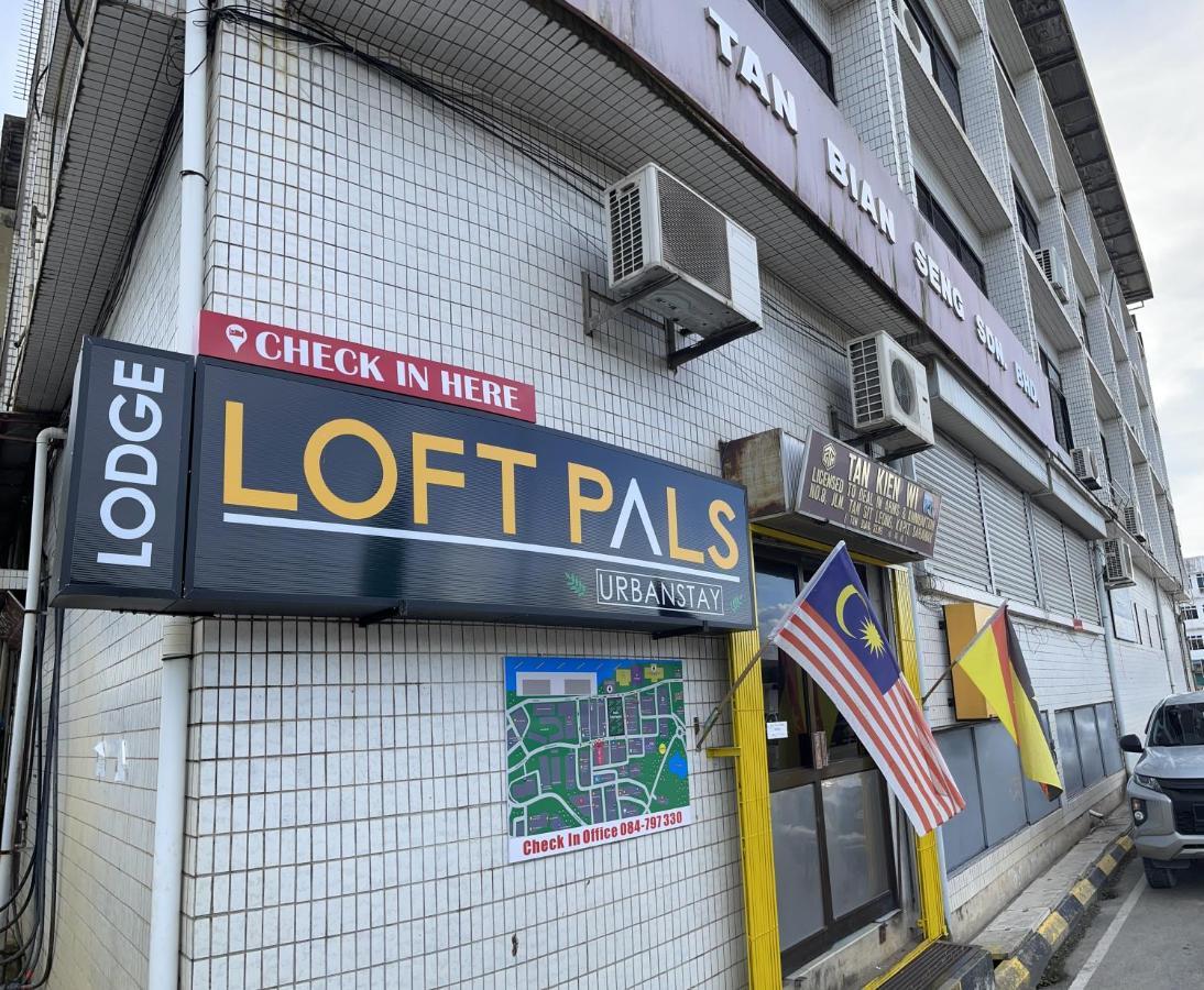 Loft Pals Urbanstay Lodge, Kapit Exterior photo
