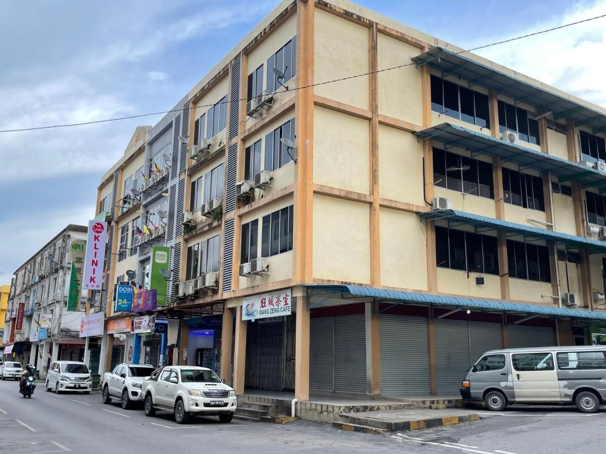 Loft Pals Urbanstay Lodge, Kapit Exterior photo