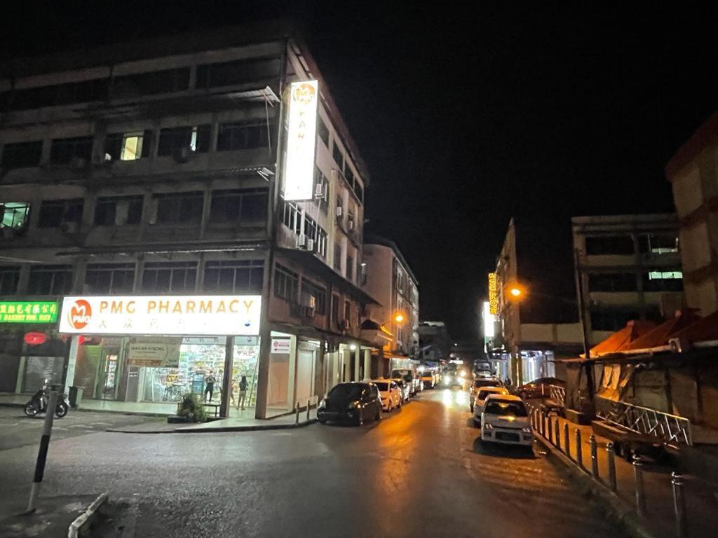 Loft Pals Urbanstay Lodge, Kapit Exterior photo
