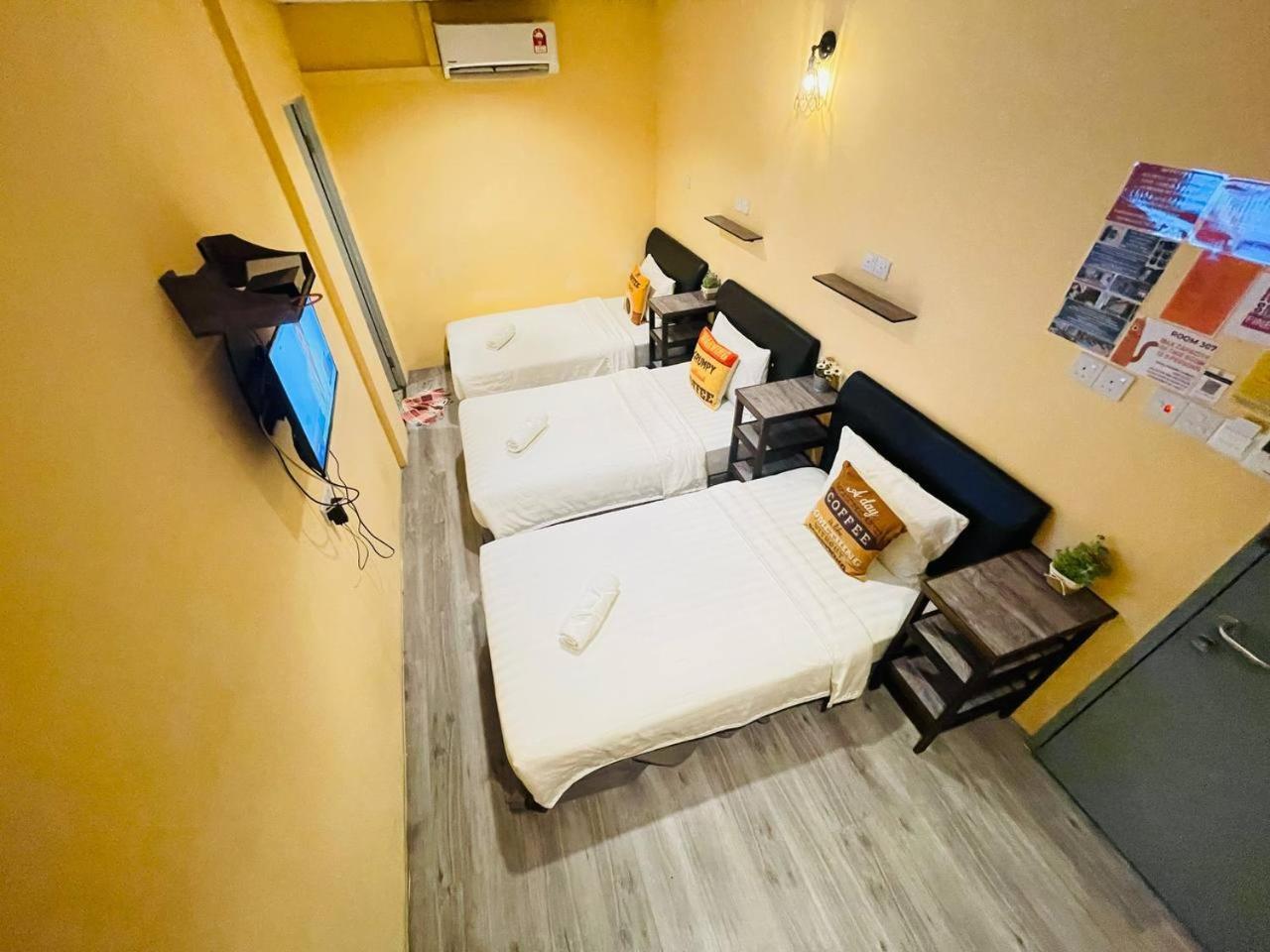 Loft Pals Urbanstay Lodge, Kapit Exterior photo