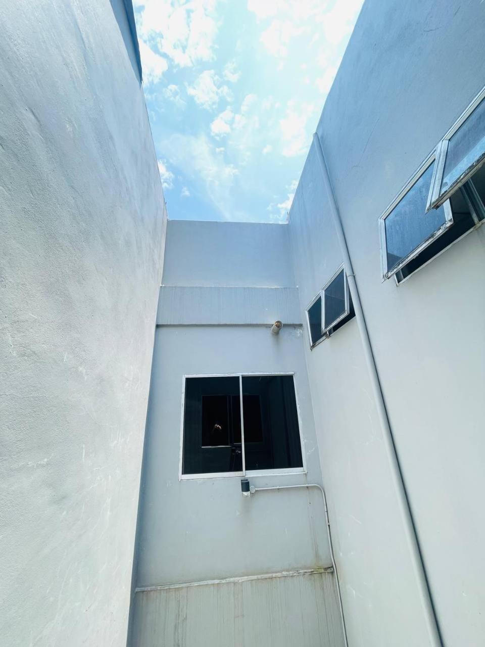 Loft Pals Urbanstay Lodge, Kapit Exterior photo