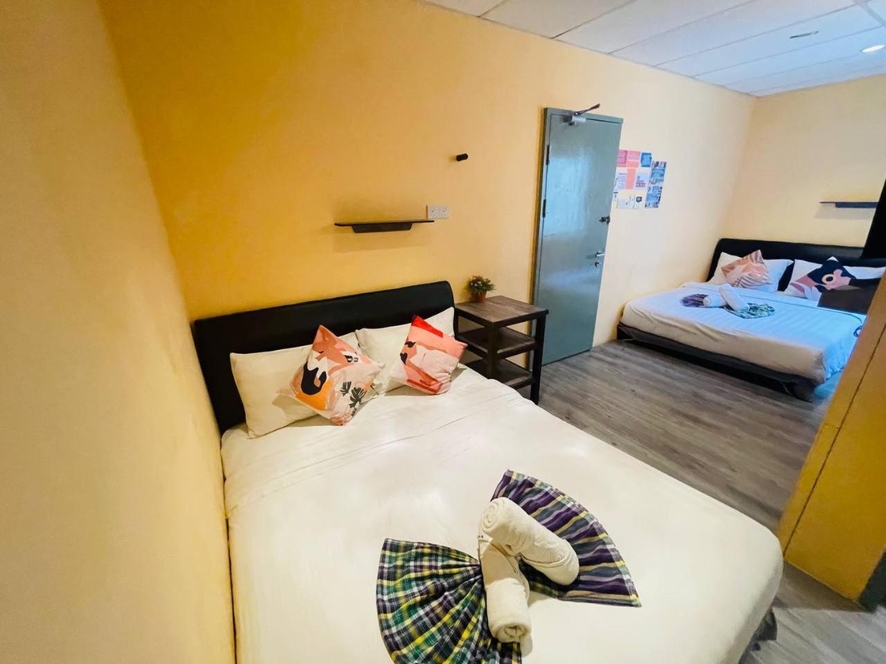 Loft Pals Urbanstay Lodge, Kapit Exterior photo
