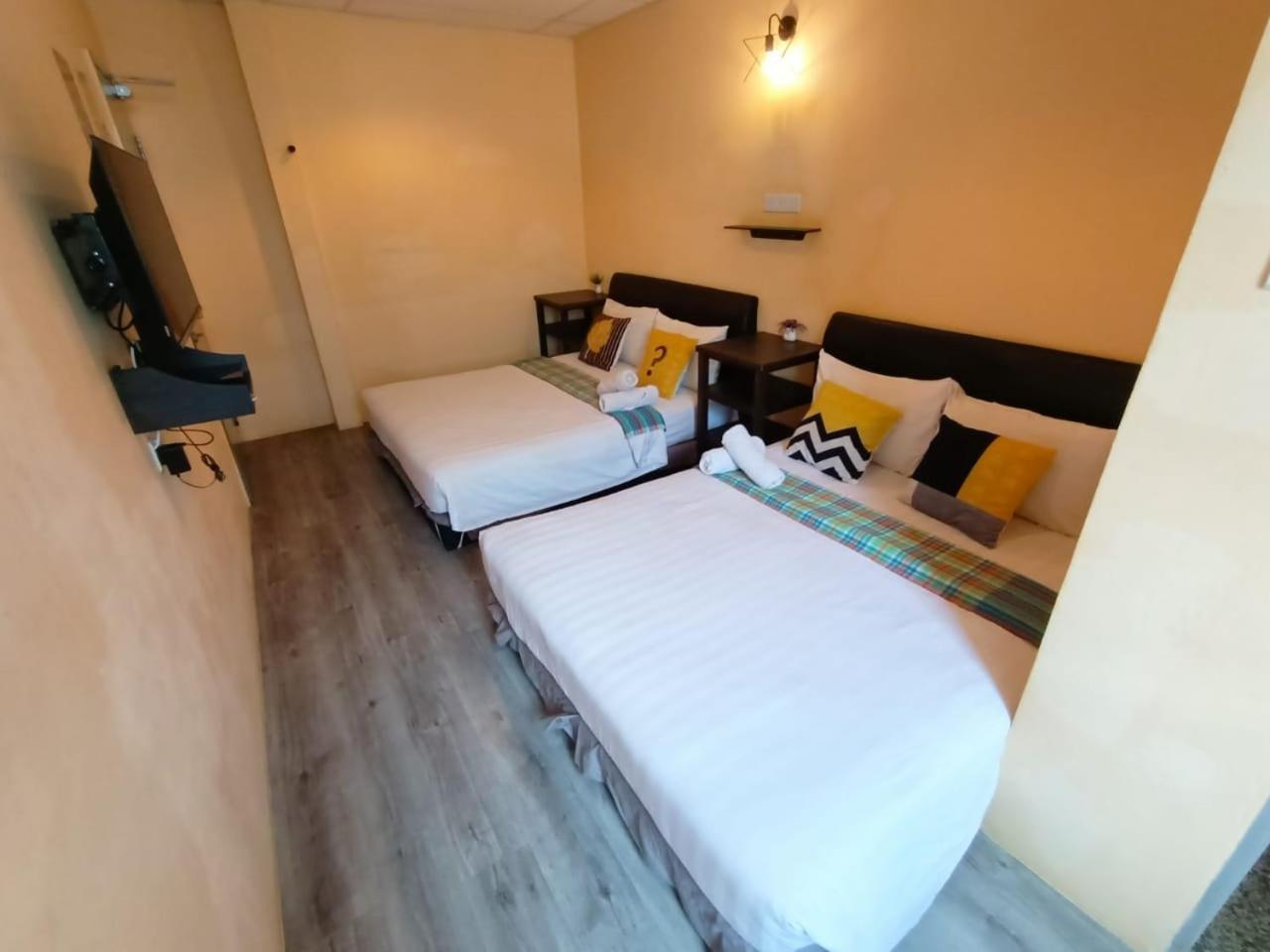Loft Pals Urbanstay Lodge, Kapit Exterior photo