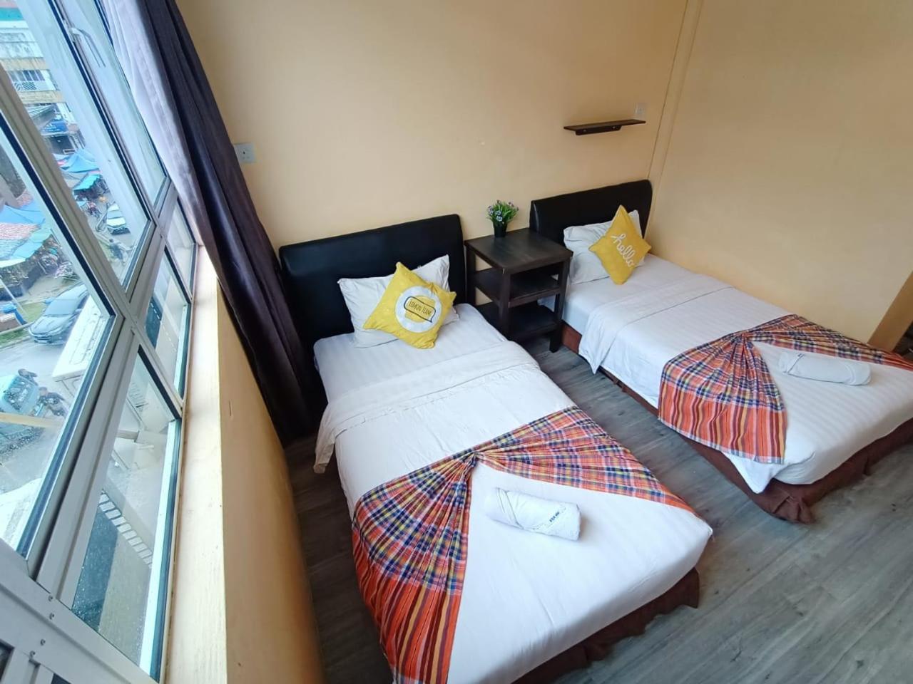 Loft Pals Urbanstay Lodge, Kapit Exterior photo