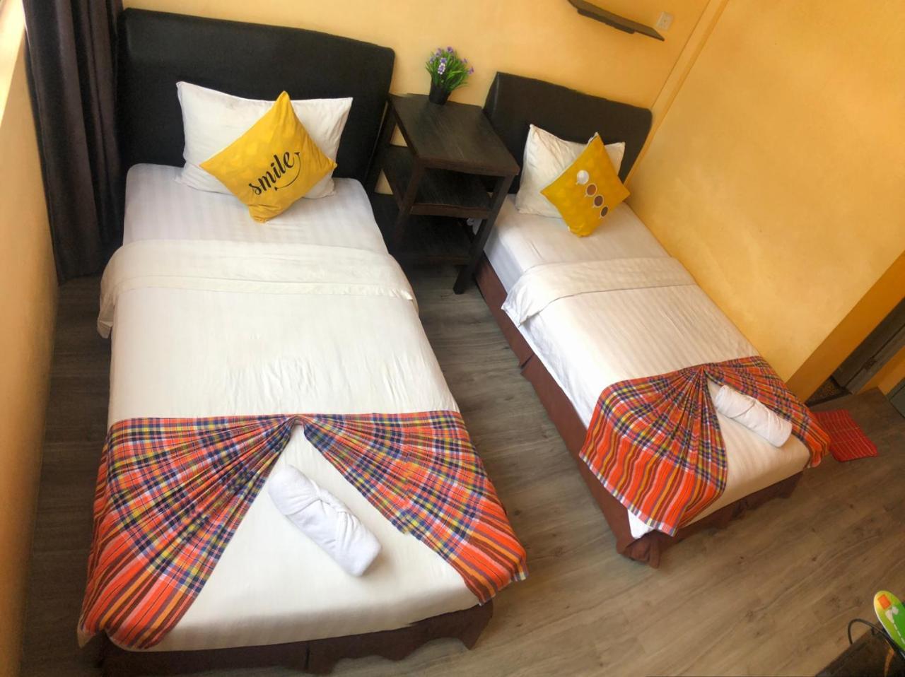 Loft Pals Urbanstay Lodge, Kapit Exterior photo